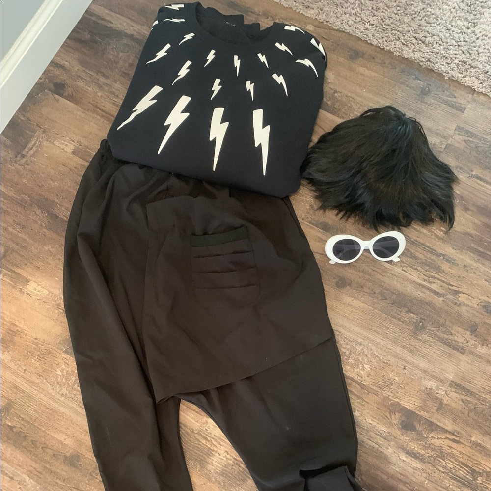 David SchittsCreek costume sweatshirt size L, pants size L (elastic waistband)
